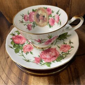 Avon Teacup and Saucer 14K Gold Edging 1991 Wooden Display Pieces Roses!